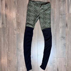 ALO Yoga Green and Black Leggings